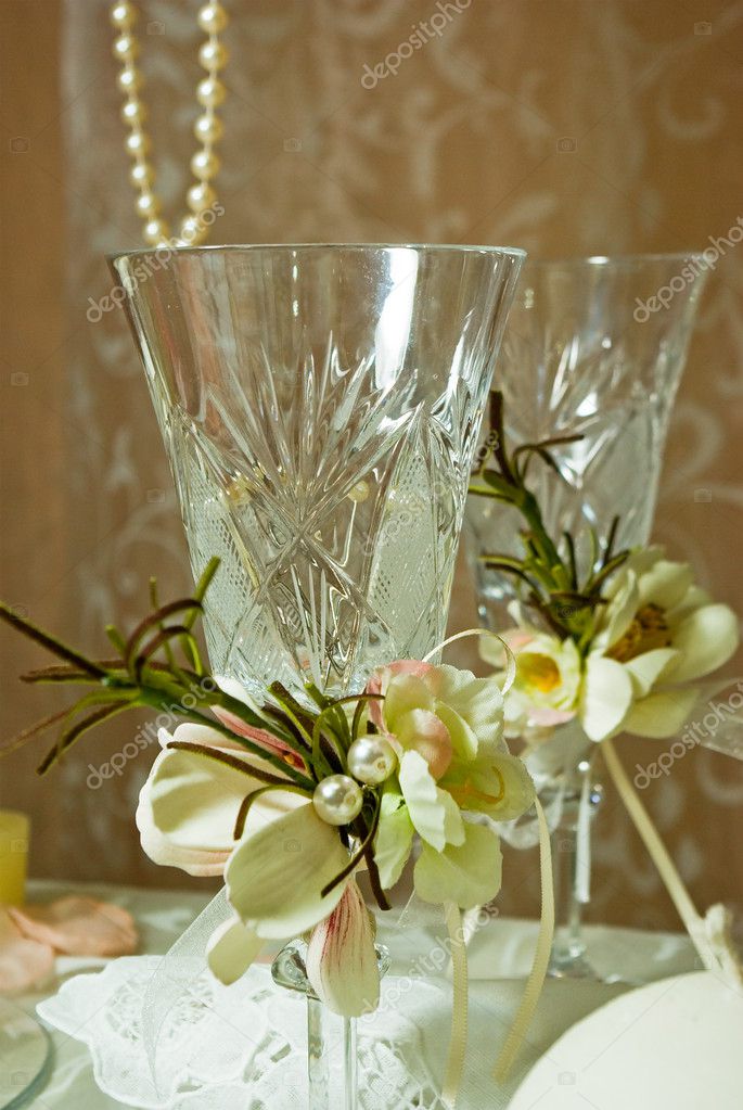 Wedding glasses decorated with bouquets of flowers