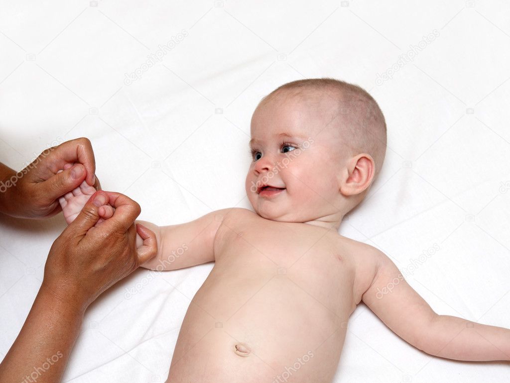 http://static4.depositphotos.com/1000597/293/i/950/depositphotos_2935330-stock-photo-smiling-baby-massaging.jpg