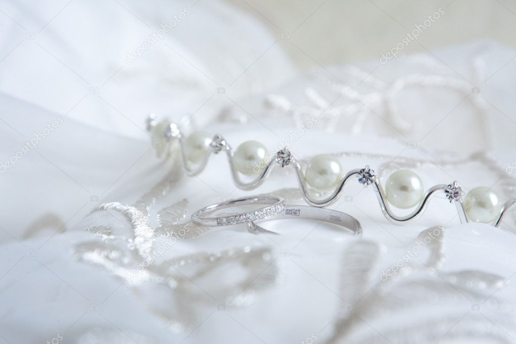 wedding accessories-43 wedding hair accessories, wedding cakes, wedding dresses ring pillow, wedding accessories-43
