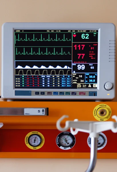Diagnostic instrument displaying pulse, blood-pr