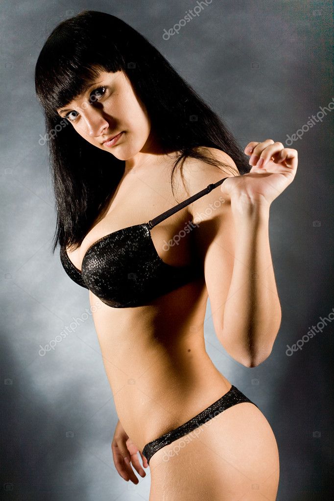 svart slidan finder Gemma Arterton ciplak