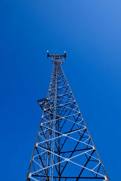 GSM cellsite antenna array for the cellular tele