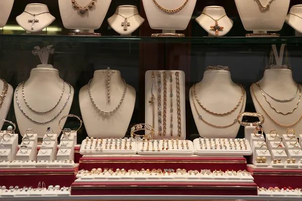 Jewelry store (show-window)
