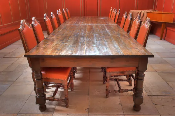 Red cardinal table