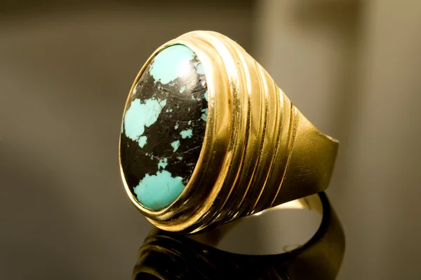 Gold and emerald ring
