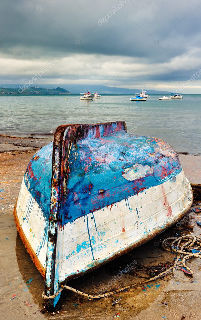 how to turn a boat upside down fishing boat upside down stock photo 169 akarelias 3435546 how to turn a boat upside down fishing boat upside down stock photo 169 akarelias 3435546