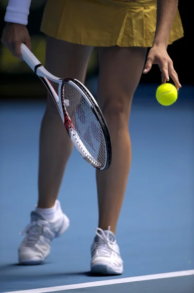 Woman serve tennis ball