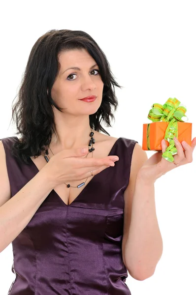 Frau mit Geschenk — Stockfoto