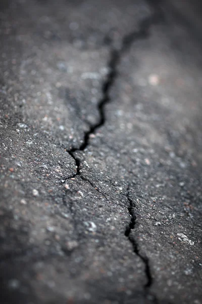 Pęknięty asfalt — Zdjęcie stockowe