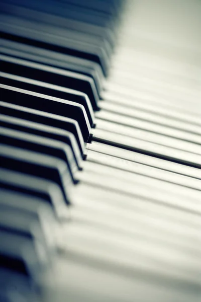 Старое пианино — стоковое фото