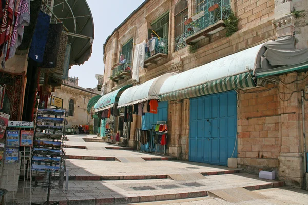 Smalle straatjes in de oude stad van Jeruzalem. — Stockfoto