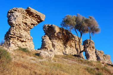 Antik duvarların kalıntıları