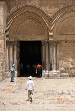 Kutsal Mezar Kilisesi 'ne giriş.