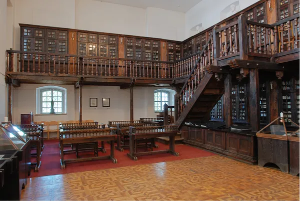 Innenraum der alten Bibliothek — Stockfoto