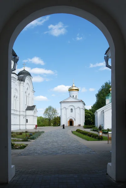 Entrance to the Saviour and st.Evphrosinija nunnery. — Stock Photo, Image