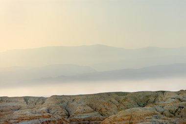 Güneşin ilk ışınlarında Arava Çölü