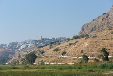 Göl kinneret gecenin kıyısında