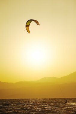 Kinneret Gölü 'nde gökyüzü sörfü