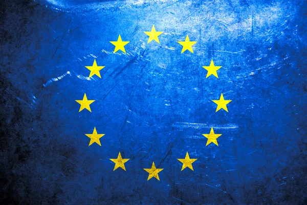 유럽 연합의 깃발을 펼치다 — 스톡 사진