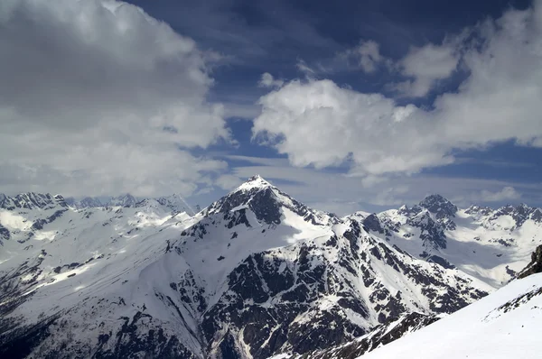 As montanhas do Cáucaso. dombay — Fotografia de Stock