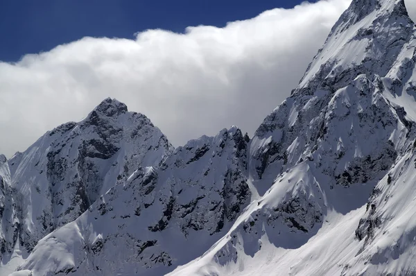 Montagne del Caucaso nel cloud — Foto Stock