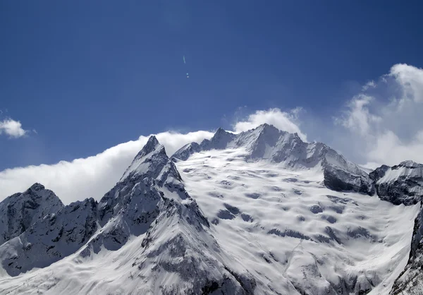 Kaukasus bergen i molnet — Stockfoto