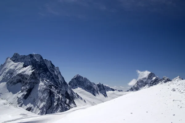Las montañas del Cáucaso. dombay —  Fotos de Stock