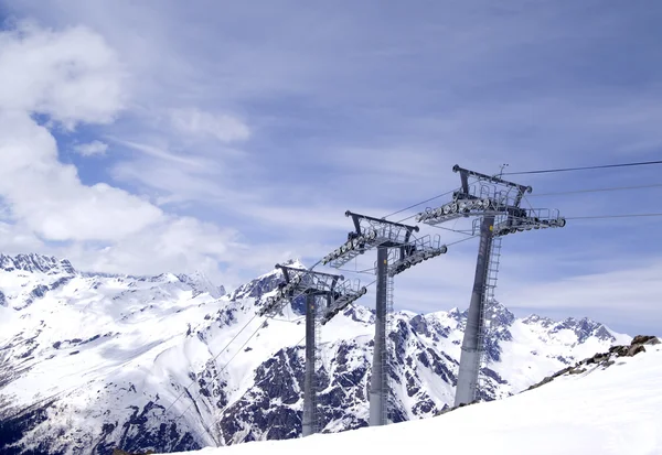 Lanovky v lyžařském středisku — Stock fotografie