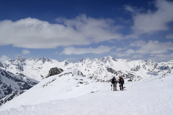 Due snowboarder sulla località sciistica — Foto Stock