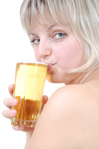Beautiful blond wgirl drinking beer — Stock Photo, Image