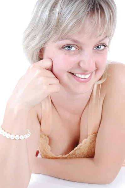 Schöne blonde lächelnde Mädchen — Stockfoto