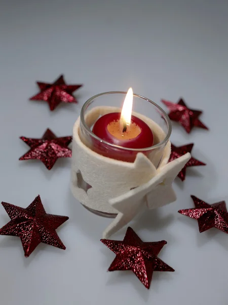 Weihnachtsstillleben mit Kerze — Stockfoto