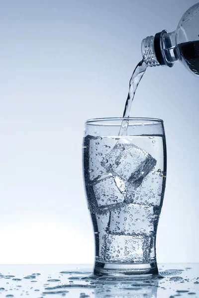 Cold purified water — Stock Photo, Image