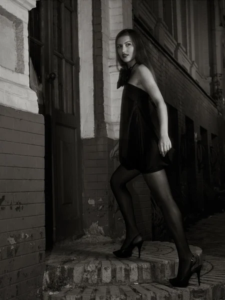 Şehir geceleri. kadın glamour portre — Stok fotoğraf