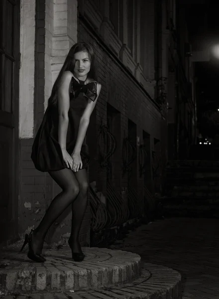 Night at the city. female glamour portrait — Stock Photo, Image