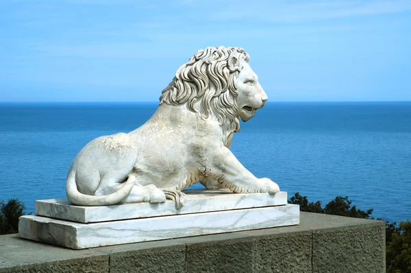 Białego marmuru lwa — Zdjęcie stockowe