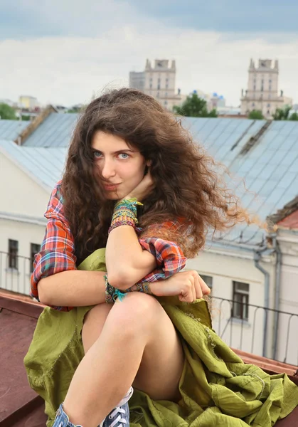 Girl on a roof — Stock Photo, Image