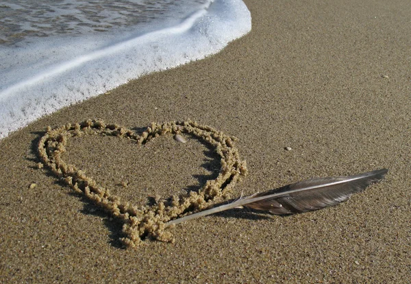 Песчаное сердце — стоковое фото