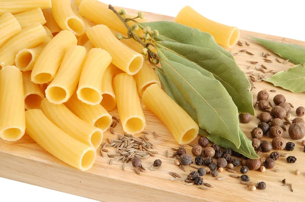 Pasta with bay leaves and spice — Stock Photo, Image