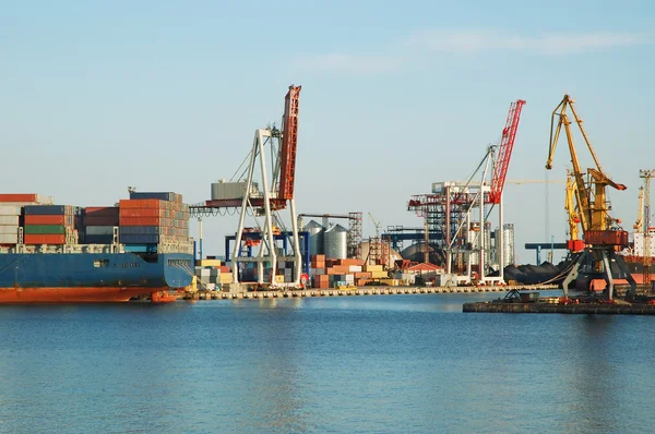 In a sea port — Stock Photo, Image
