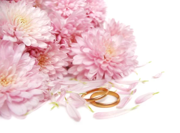 Anillos de boda con flores —  Fotos de Stock