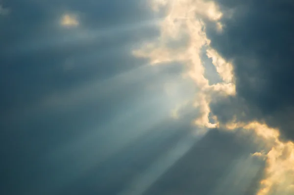 Небо с солнцем — стоковое фото