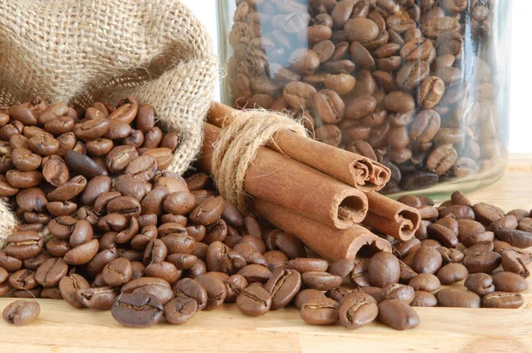 Kaffe och kanel — Stockfoto