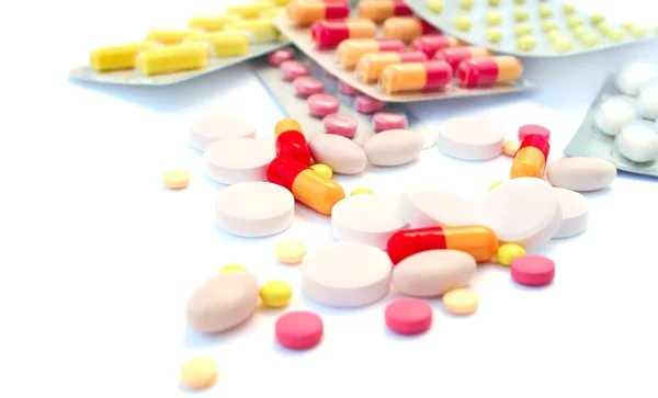 Lékové pilulky a tablety — Stock fotografie