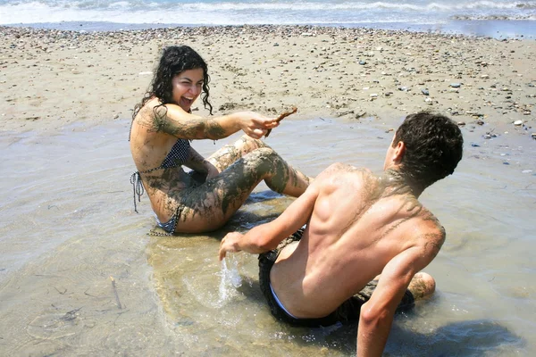 Tonåringar på stranden — Stockfoto