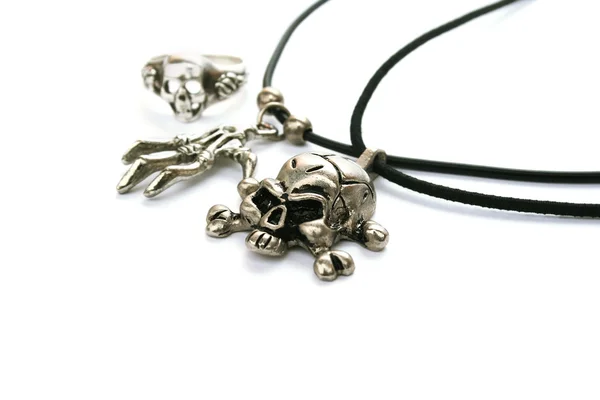 Totenkopf Halskette und Ring — Stockfoto