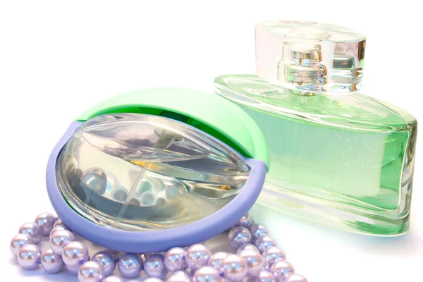 Perfumy i naszyjnik — Zdjęcie stockowe