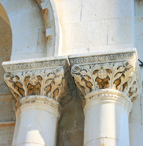 Säulen der Kirche — Stockfoto