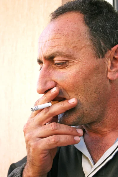 Sigara adam — Stok fotoğraf