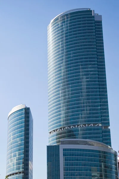 Dois arranha-céus altos — Fotografia de Stock